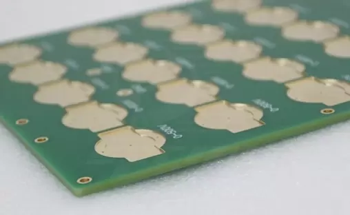 Consideraciones de diseño de PCB multicapa: apilamiento, integridad de la señal y gestión térmica