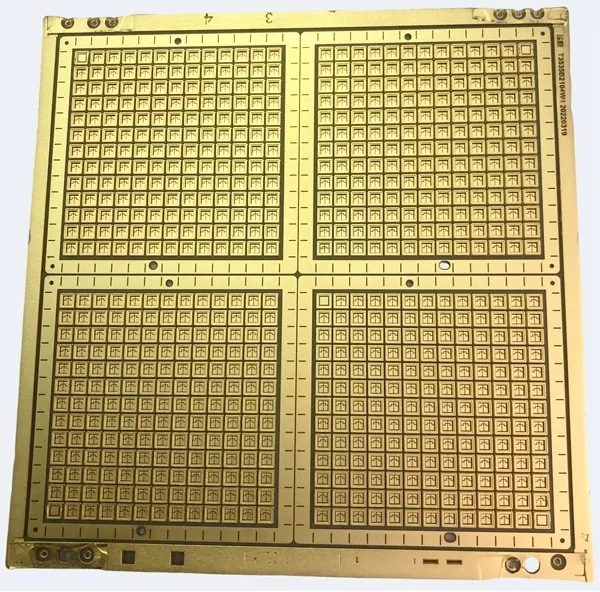 Placa de circuito con sustrato cerámico